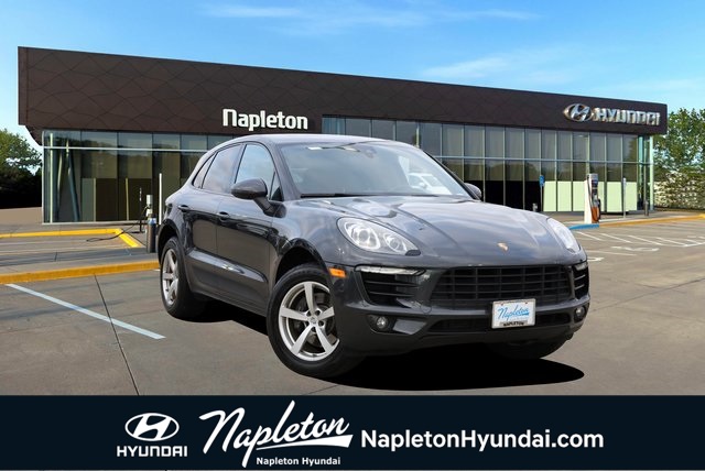 2017 Porsche Macan Base 1