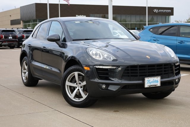 2017 Porsche Macan Base 2