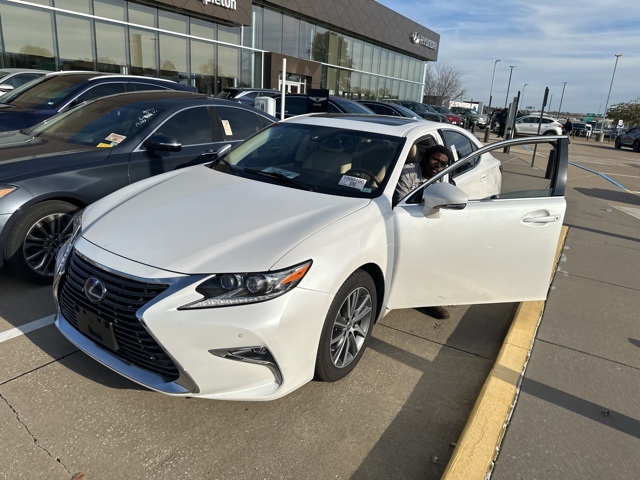 2017 Lexus ES 300h 1