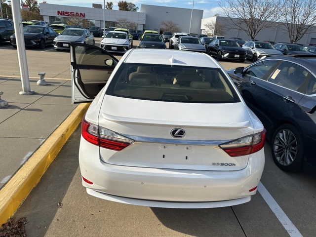 2017 Lexus ES 300h 5