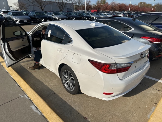 2017 Lexus ES 300h 6