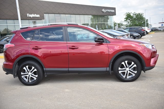 2018 Toyota RAV4 LE 4