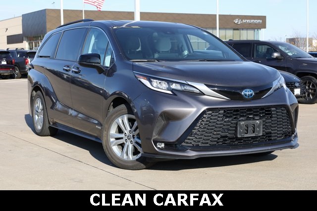 2021 Toyota Sienna XSE 2