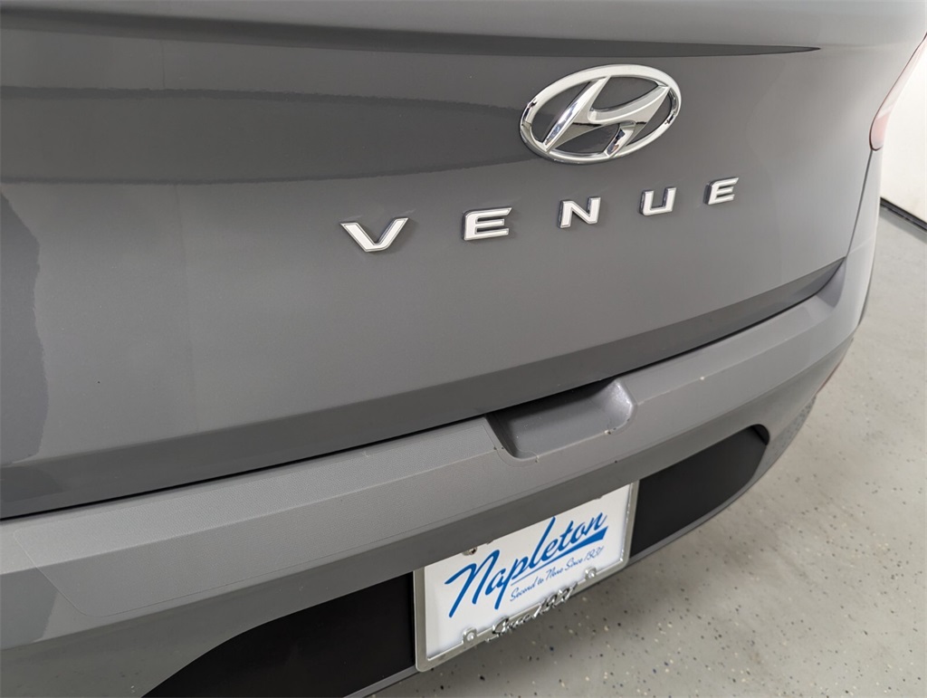 2022 Hyundai Venue Limited 8