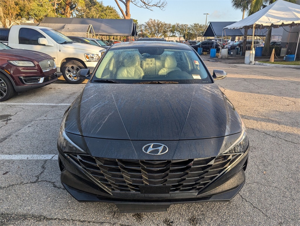 2022 Hyundai Elantra Limited 8