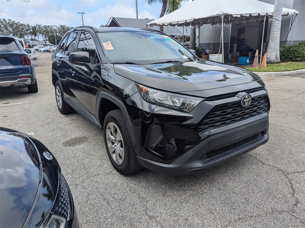 2020 Toyota RAV4 LE 1