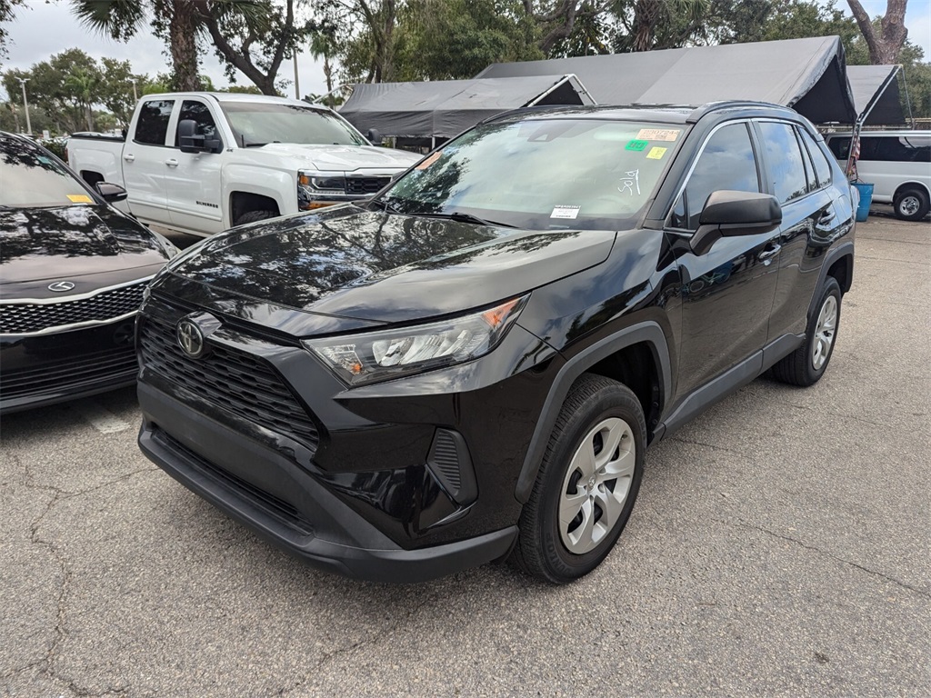 2020 Toyota RAV4 LE 6