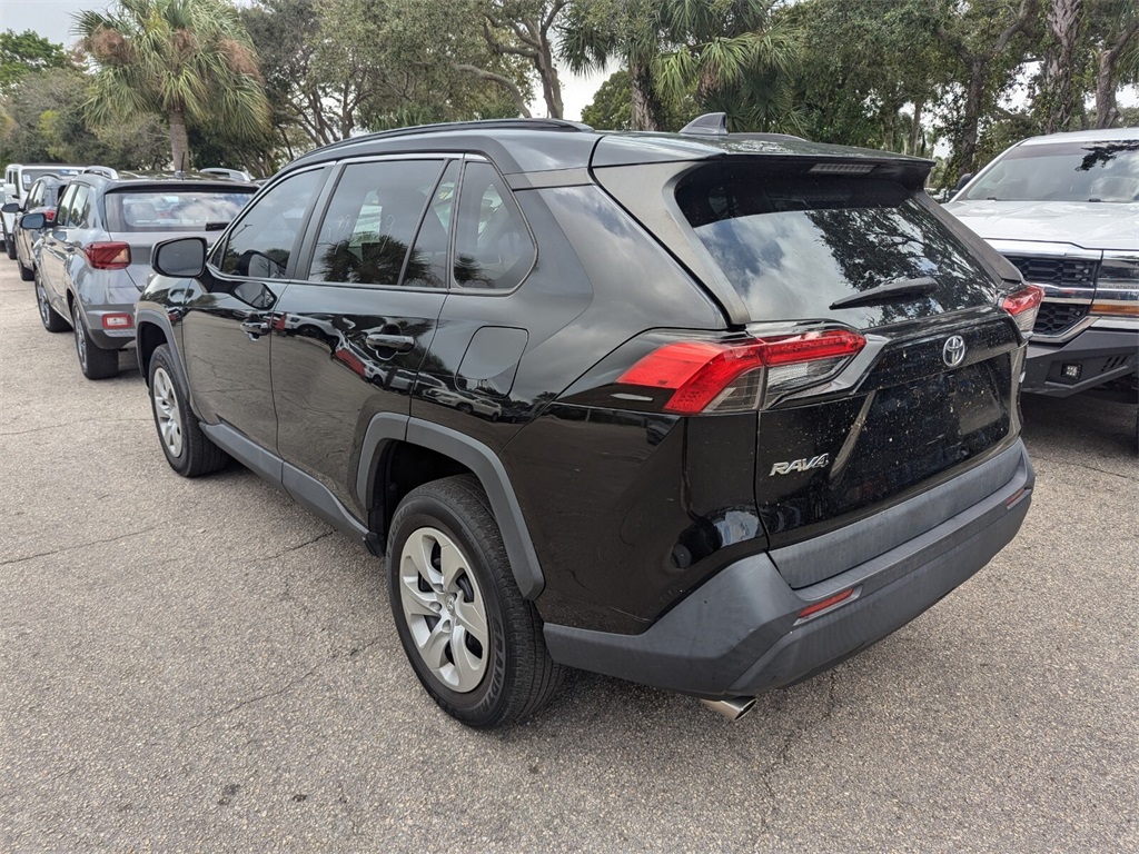 2020 Toyota RAV4 LE 13