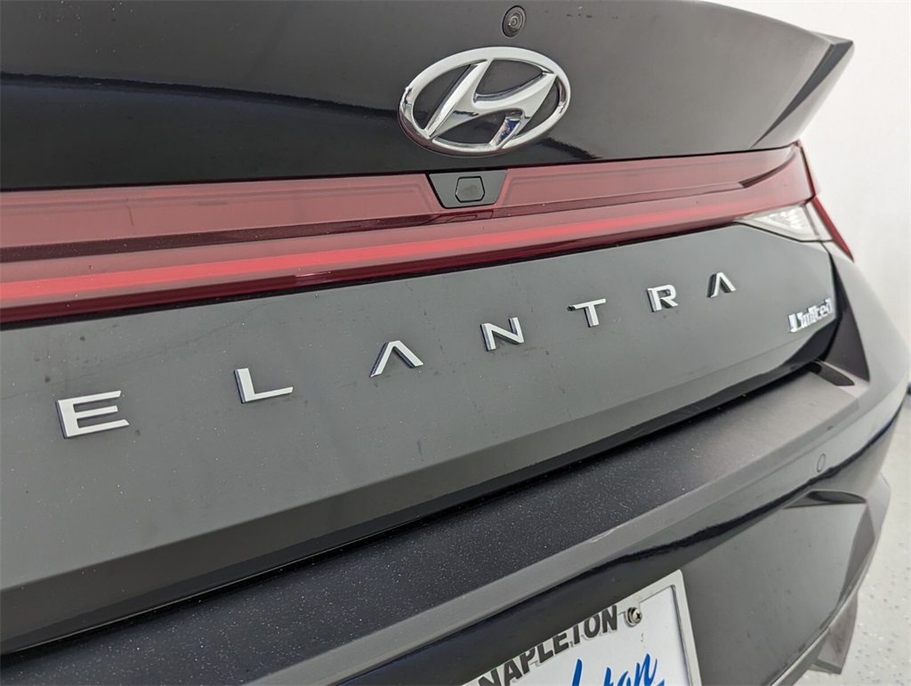 2021 Hyundai Elantra Limited 8