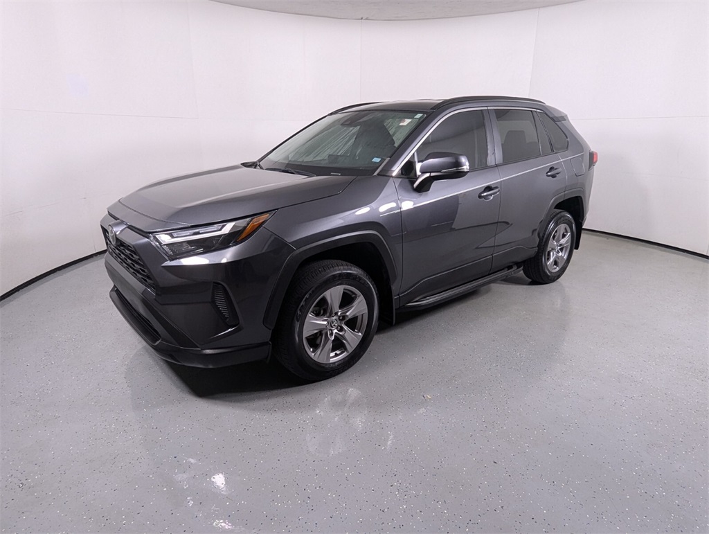 2023 Toyota RAV4 XLE 3