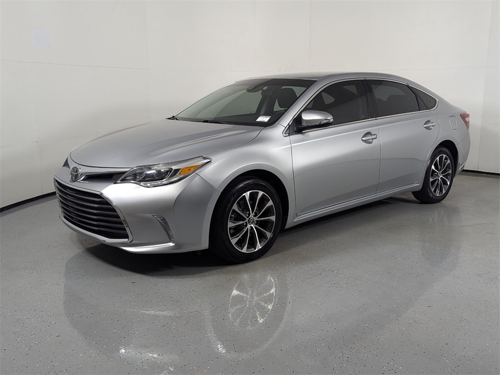 2018 Toyota Avalon XLE 3