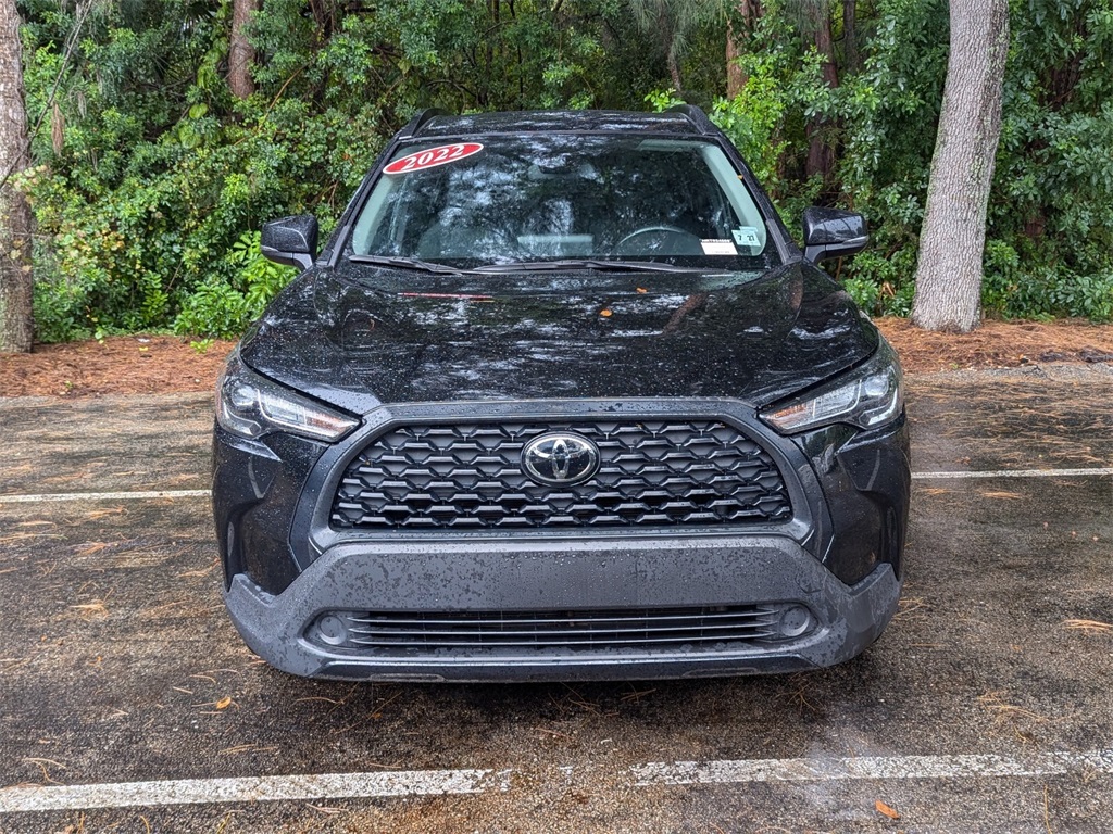 2022 Toyota Corolla Cross LE 2