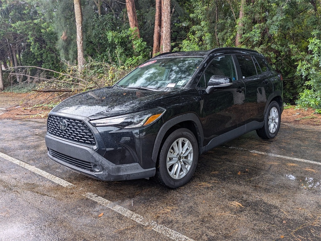 2022 Toyota Corolla Cross LE 3