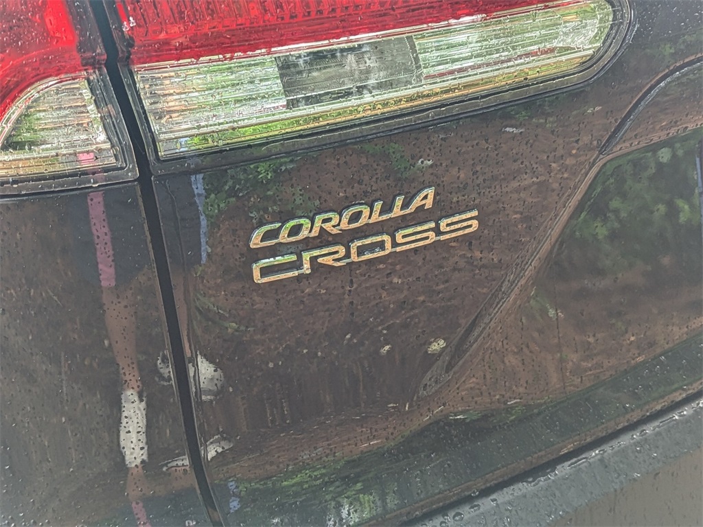 2022 Toyota Corolla Cross LE 6