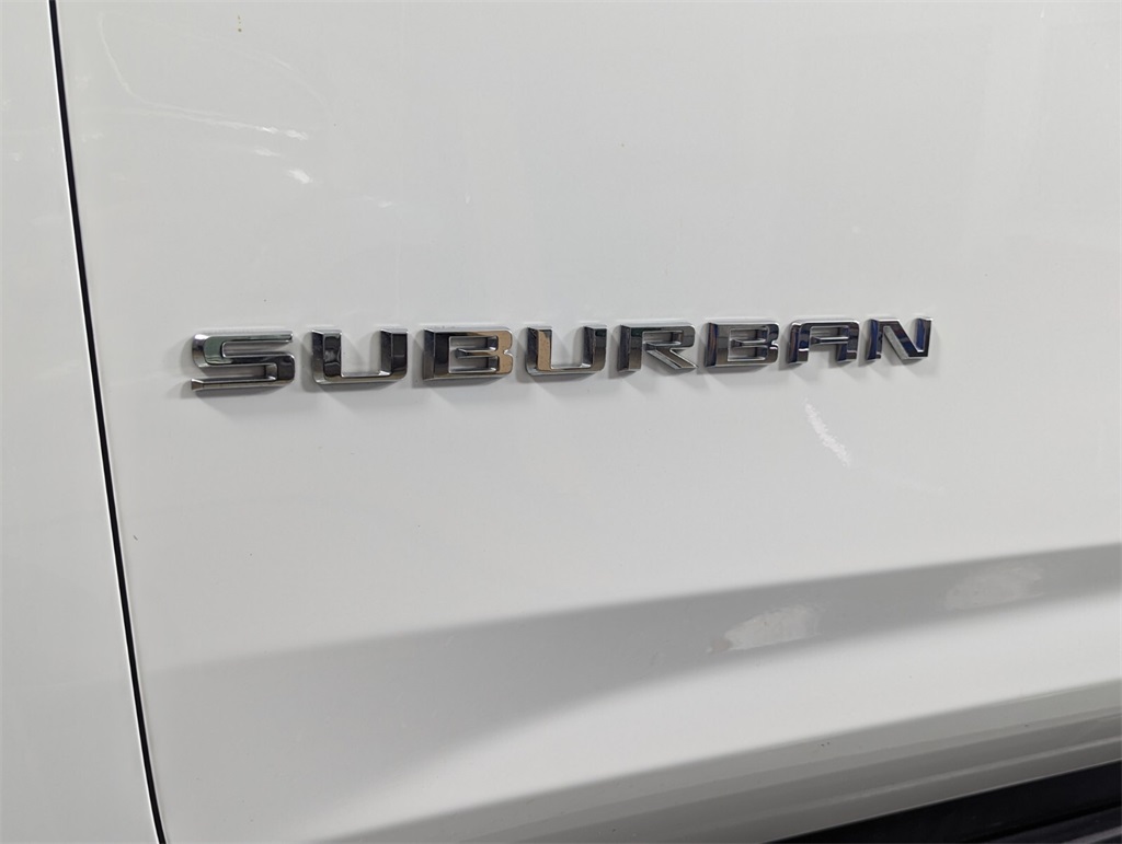 2023 Chevrolet Suburban LT 8