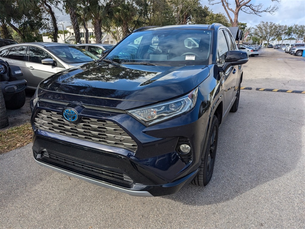 2020 Toyota RAV4 Hybrid XSE 1