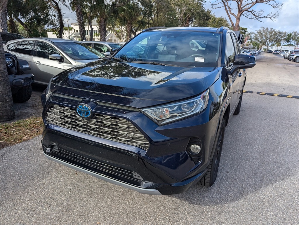 2020 Toyota RAV4 Hybrid XSE 2