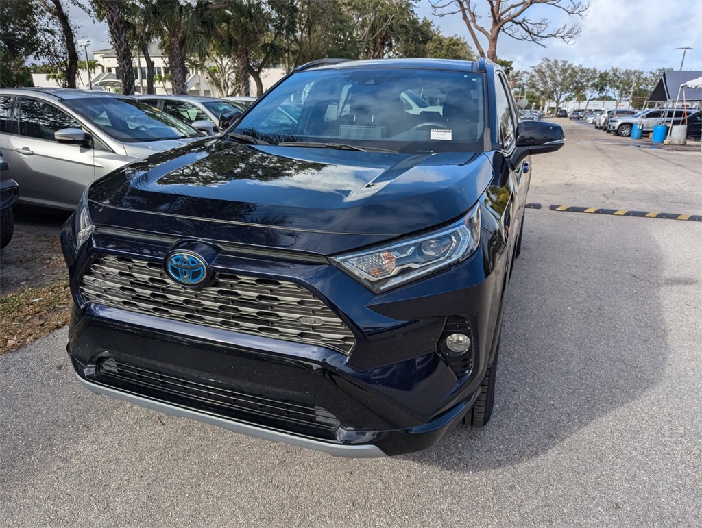 2020 Toyota RAV4 Hybrid XSE 3