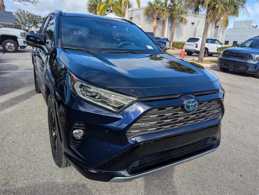 2020 Toyota RAV4 Hybrid XSE 10