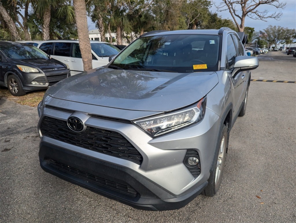 2020 Toyota RAV4 XLE 3