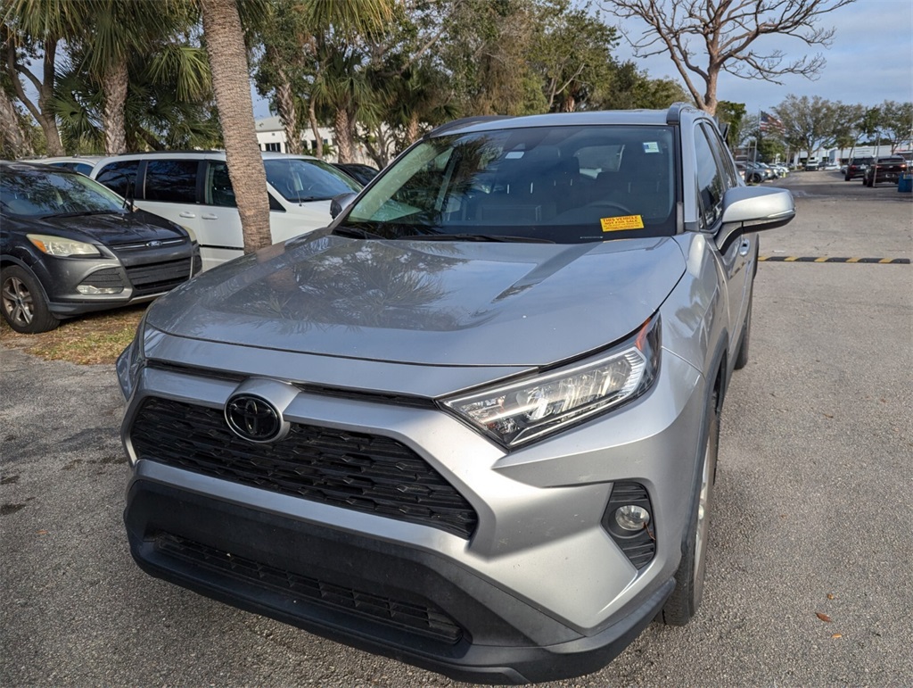 2020 Toyota RAV4 XLE 5