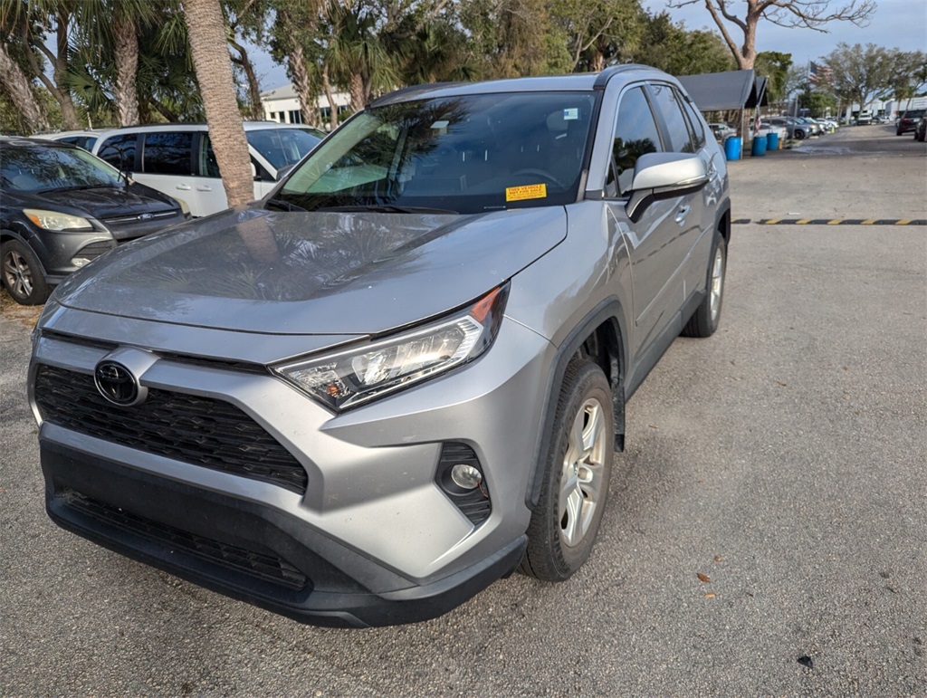 2020 Toyota RAV4 XLE 8