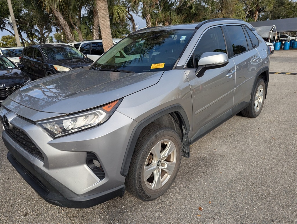 2020 Toyota RAV4 XLE 11