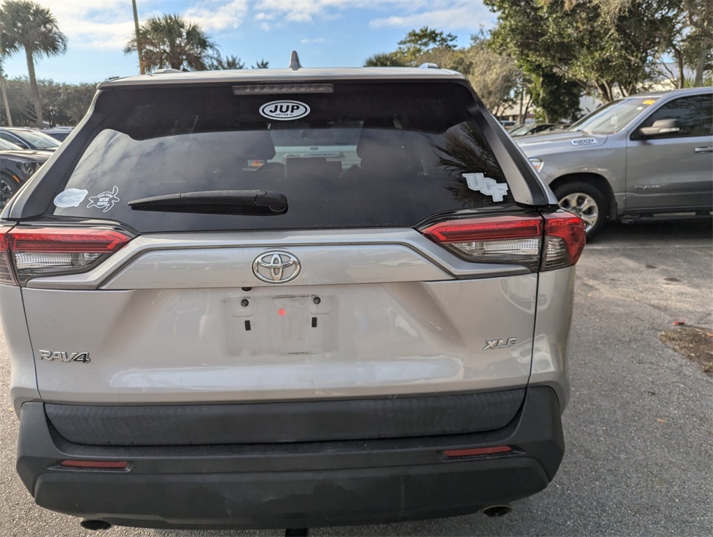 2020 Toyota RAV4 XLE 20