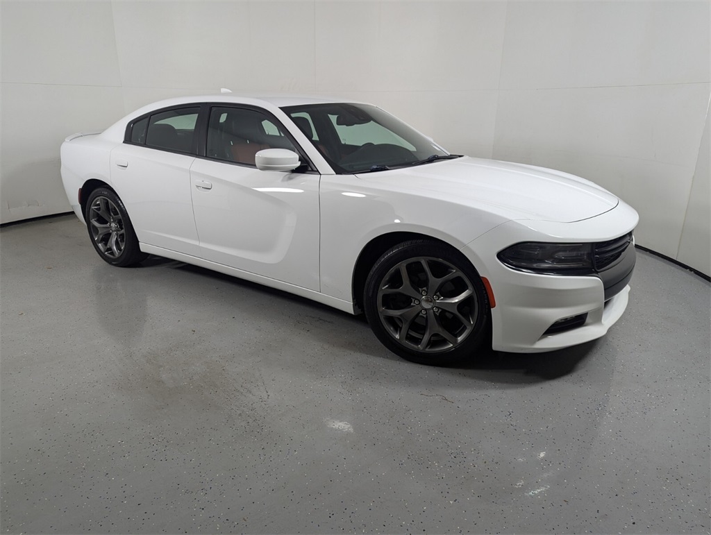 2015 Dodge Charger SXT 1