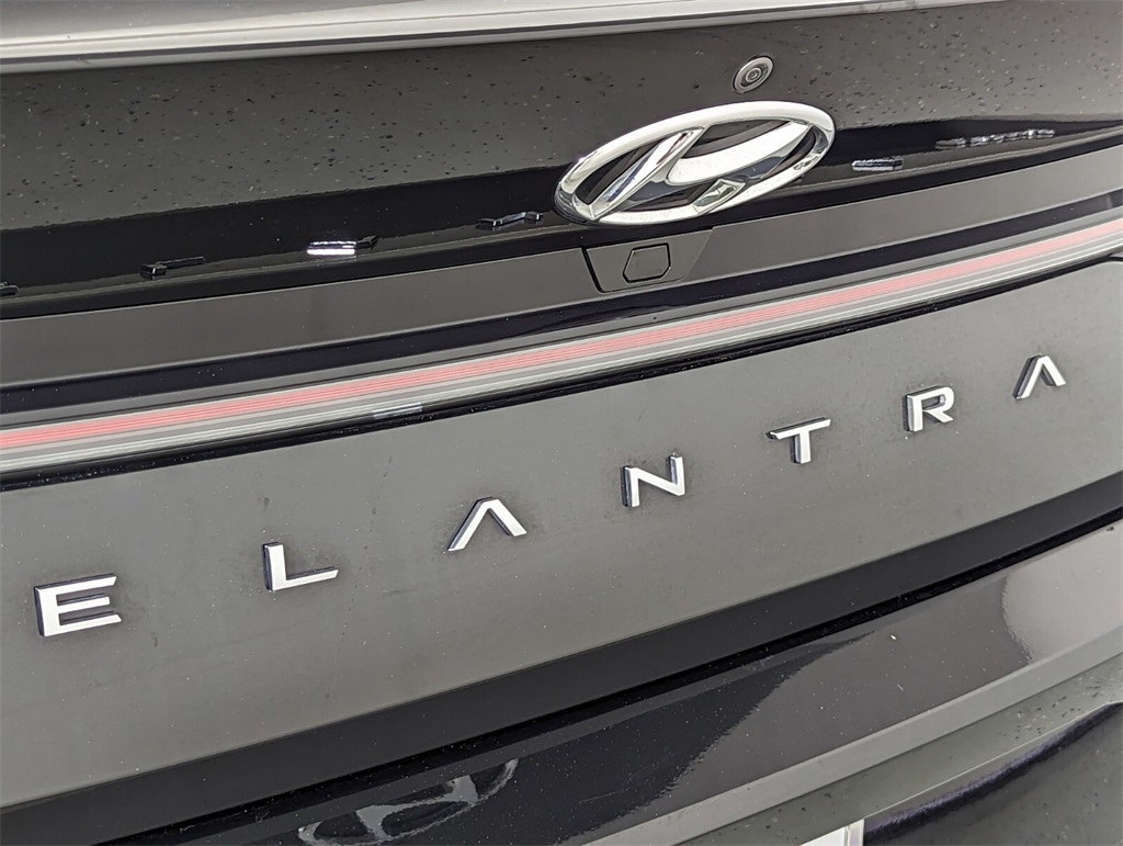 2021 Hyundai Elantra Hybrid Limited 8