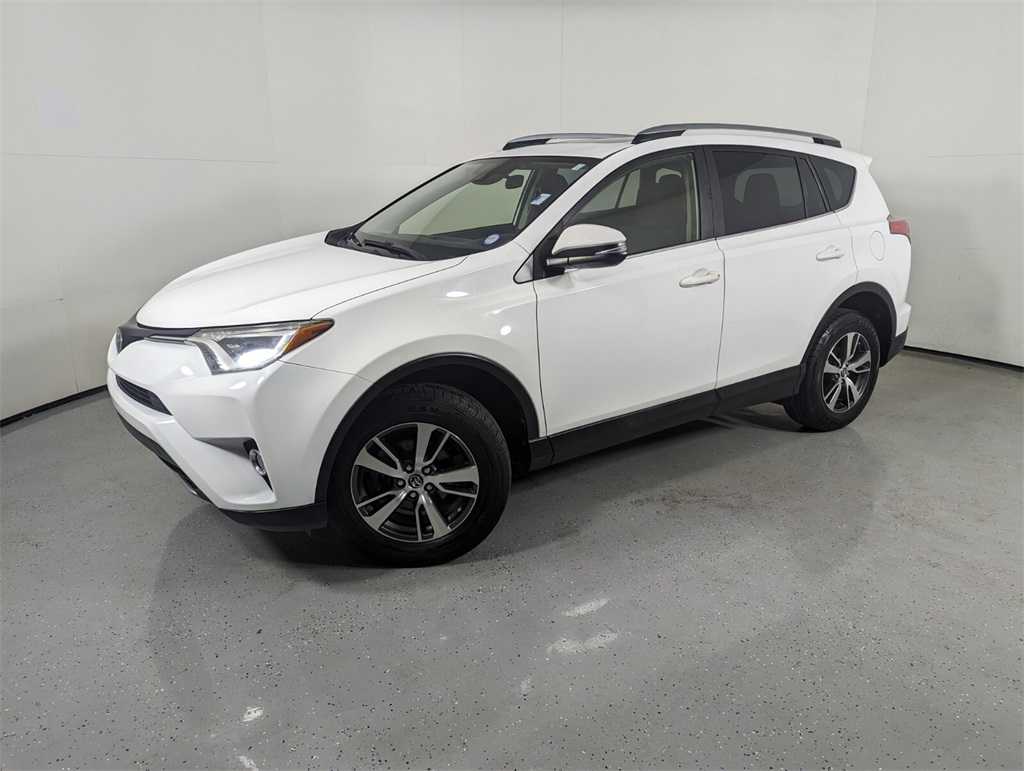 2018 Toyota RAV4 XLE 3