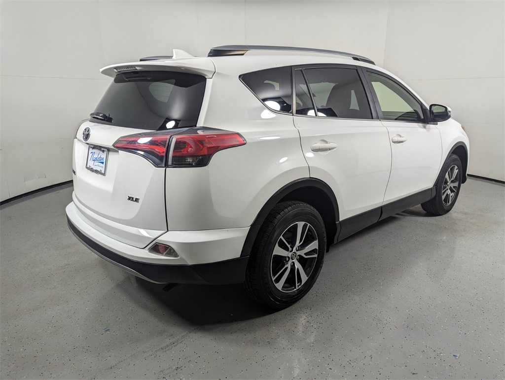 2018 Toyota RAV4 XLE 6