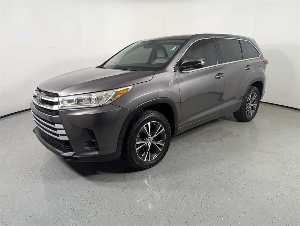 2017 Toyota Highlander LE 3