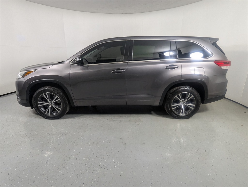 2017 Toyota Highlander LE 4