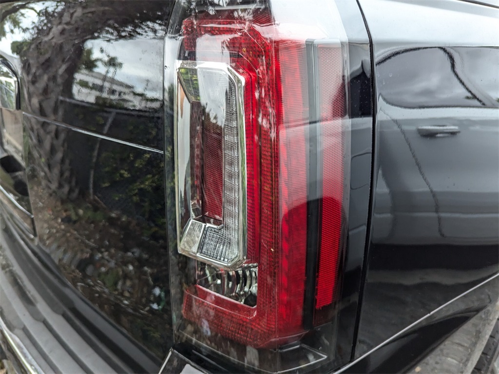 2016 GMC Yukon Denali 11