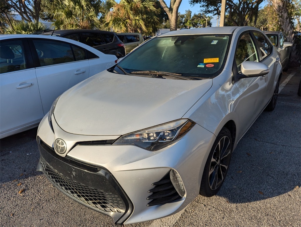 2017 Toyota Corolla SE 13