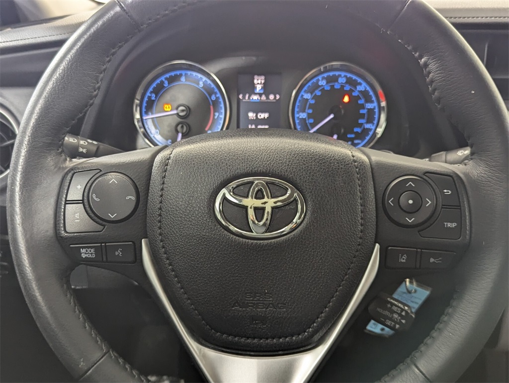 2017 Toyota Corolla SE 17