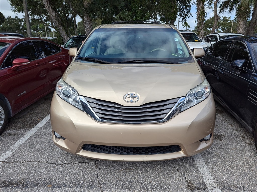 2014 Toyota Sienna XLE 5