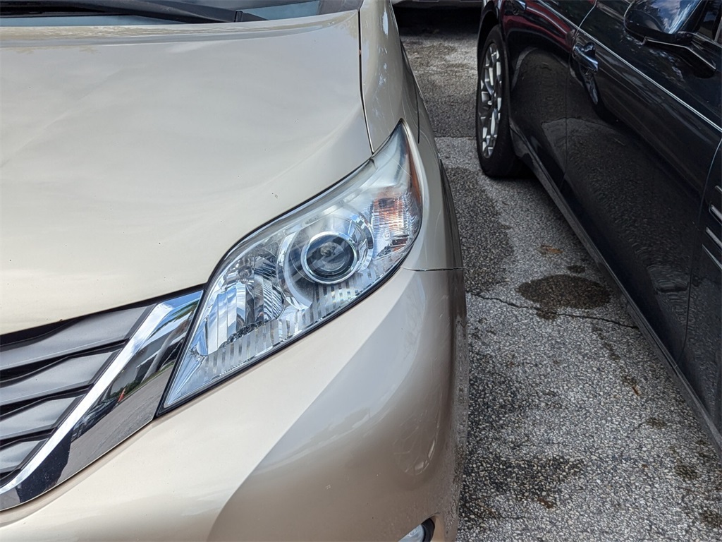 2014 Toyota Sienna XLE 6