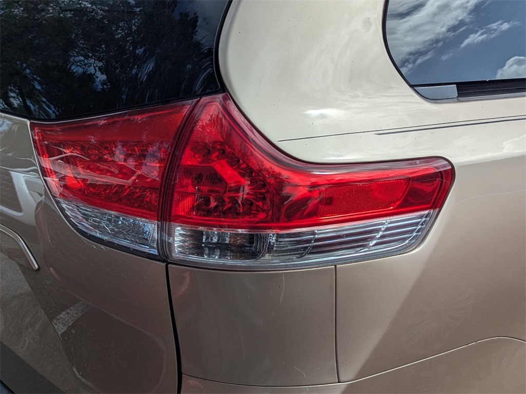 2014 Toyota Sienna XLE 19