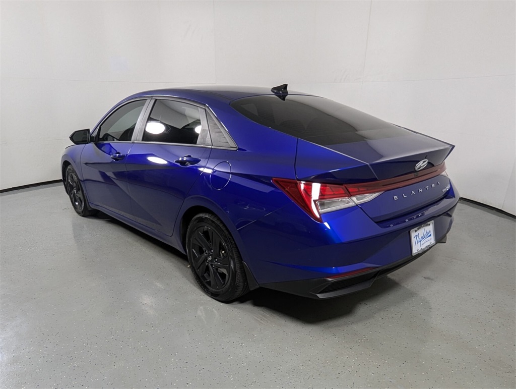 2022 Hyundai Elantra Hybrid Blue 5