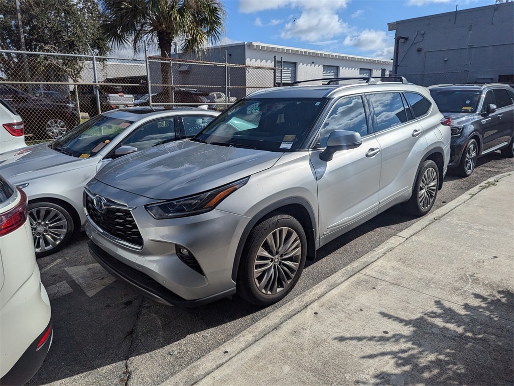 2022 Toyota Highlander Hybrid Platinum 1