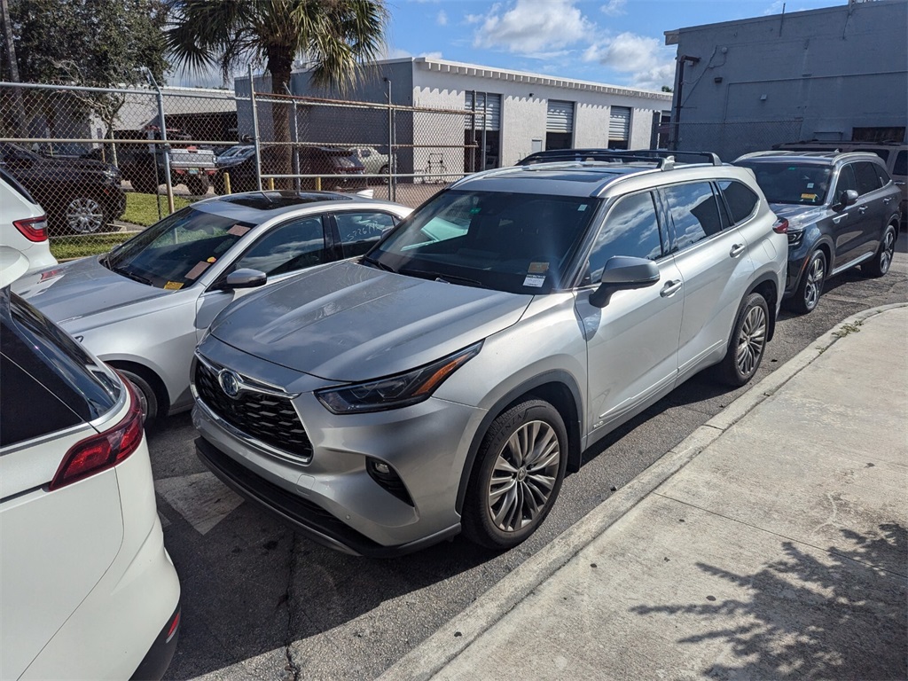 2022 Toyota Highlander Hybrid Platinum 2