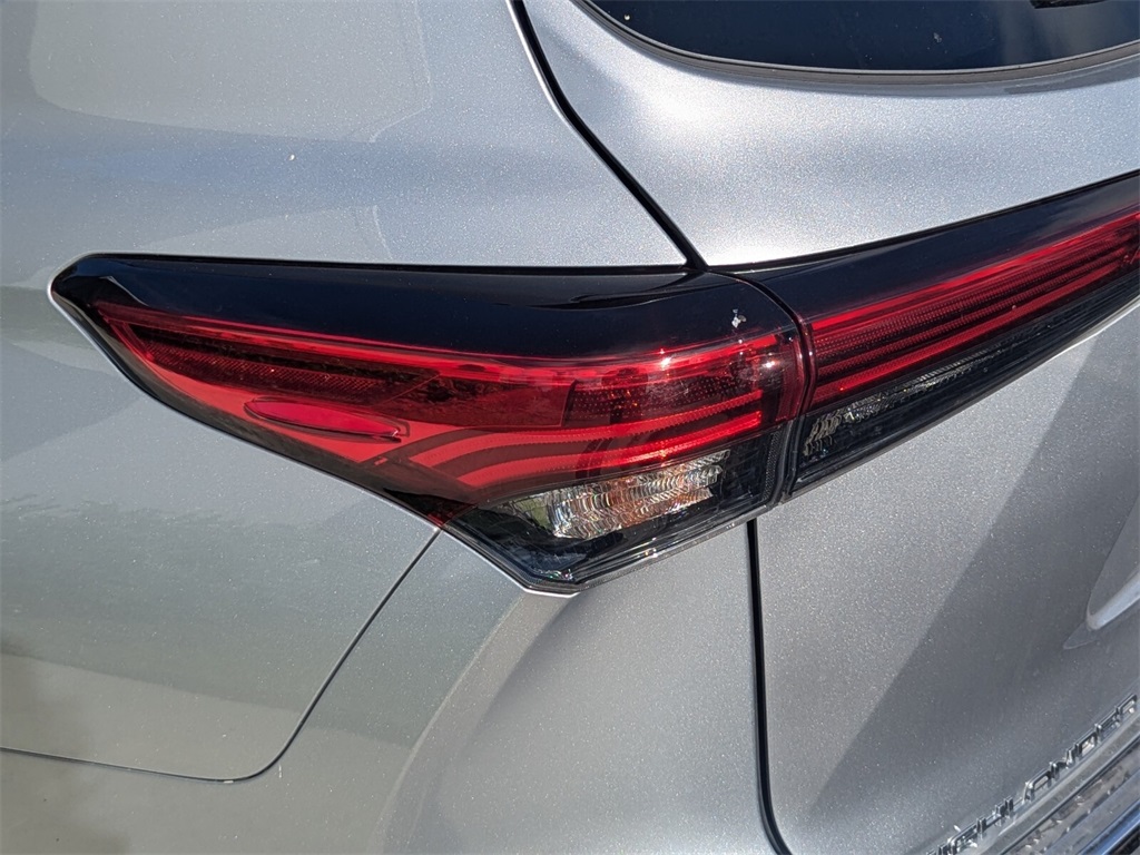 2022 Toyota Highlander Hybrid Platinum 12