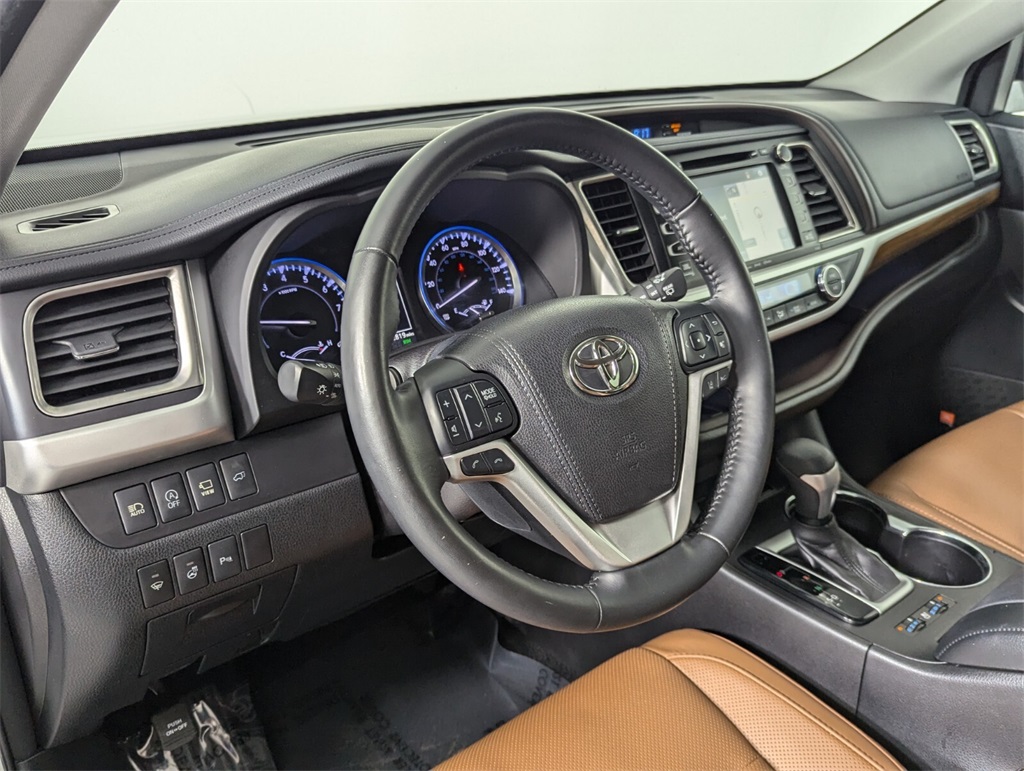 2017 Toyota Highlander Limited Platinum 12