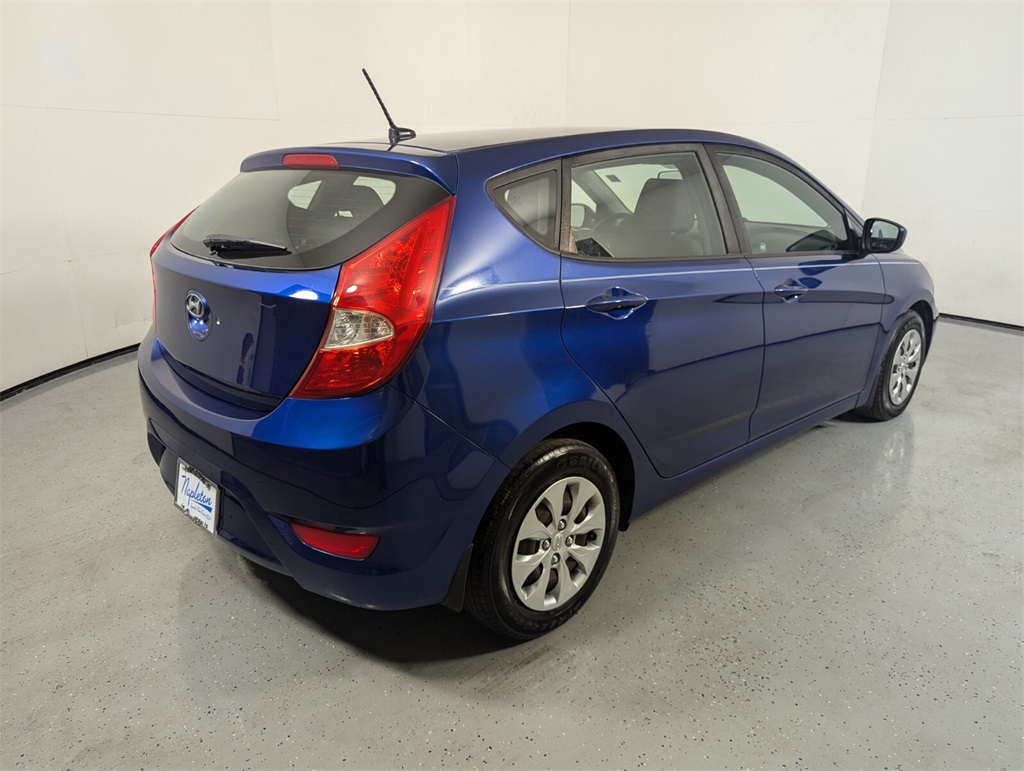 2017 Hyundai Accent SE 6