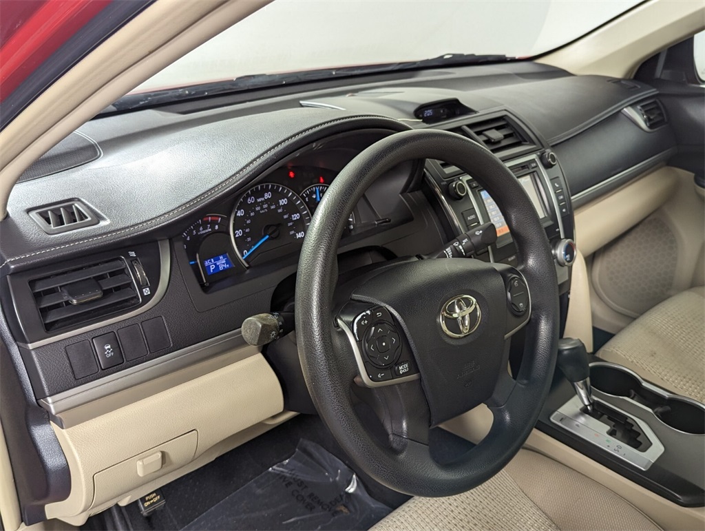 2013 Toyota Camry SE 12