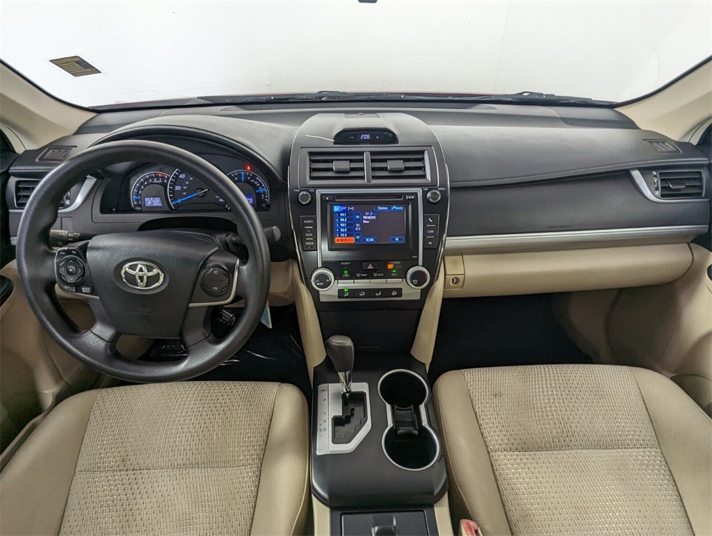 2013 Toyota Camry SE 16