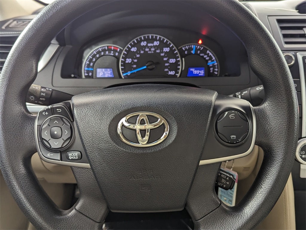 2013 Toyota Camry SE 18