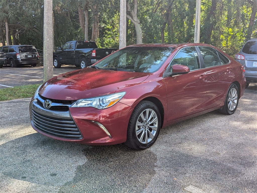 2017 Toyota Camry XLE 3